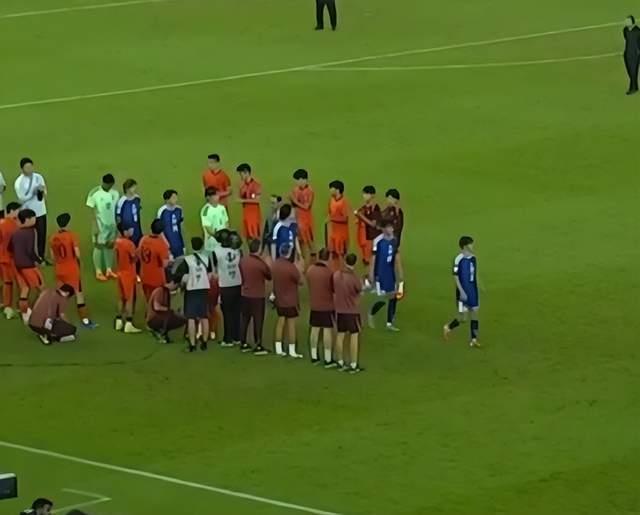 开云APP下载-中国U23赛后1举动获日本球迷大赞：中国足球没那么糟糕！